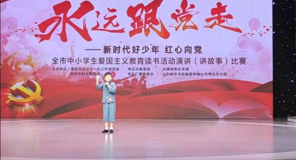 连喷4次!日本一火山喷发 烟柱高达700米